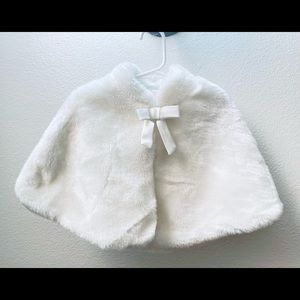 BONNIE JEAN GIRL'S WHITE FAUX FUR CAPE - SIZE  4